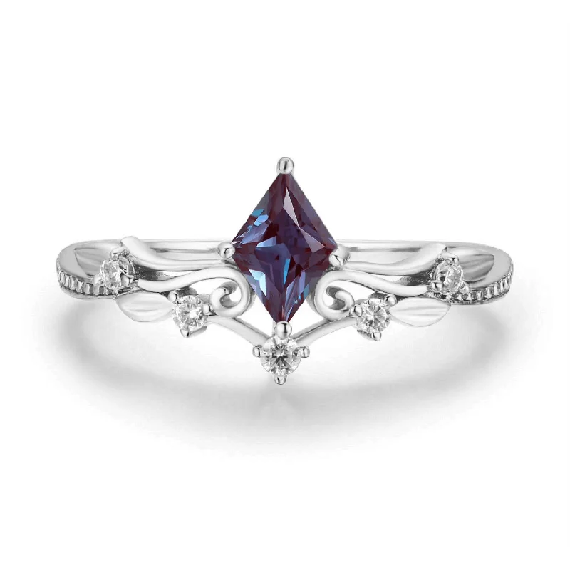 women’s engraved band ring-Victorian Lace Alexandrite Ring©