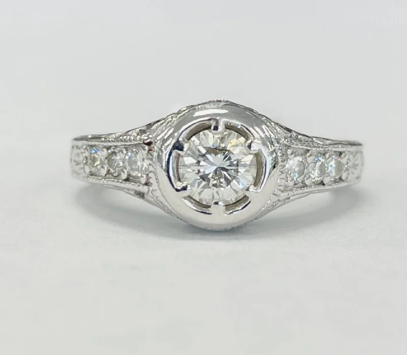 Vintage Detailed Script Diamond Ring